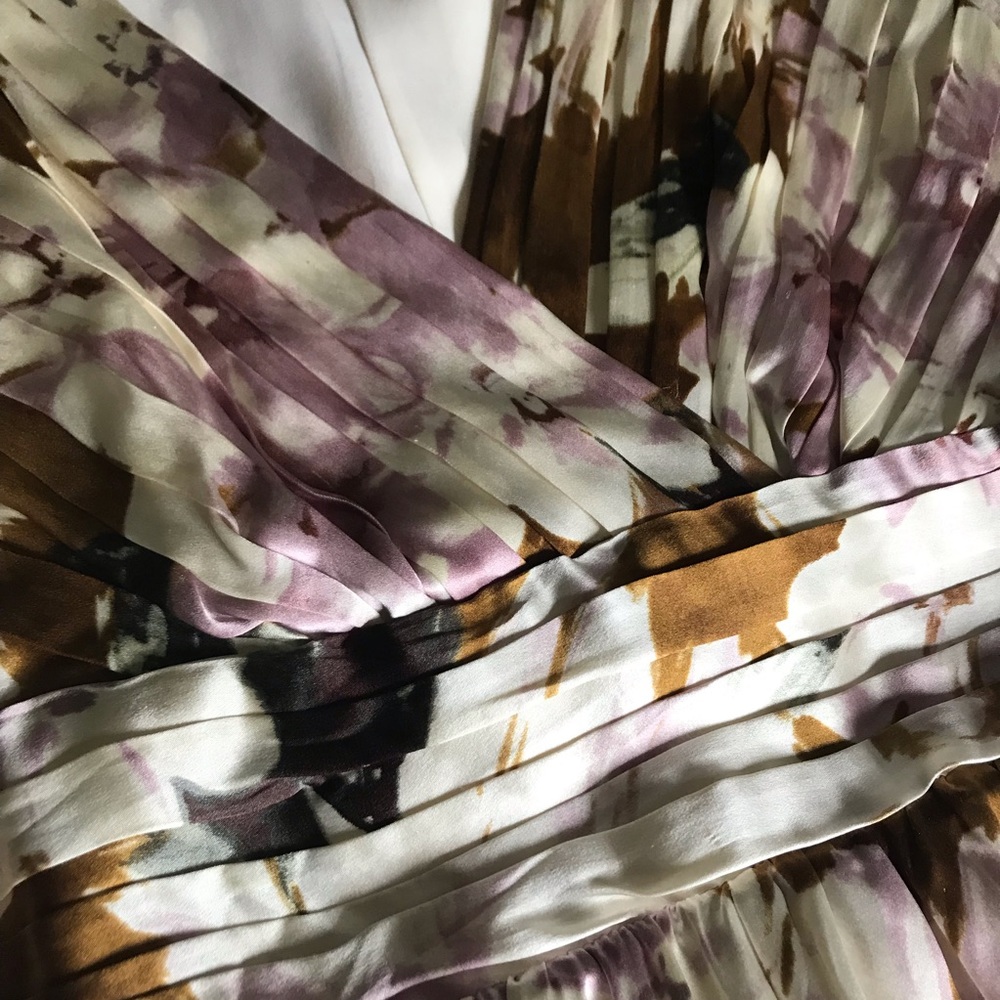 Pleated Top Floral Printed Midi Dress - Picture 3 of 4